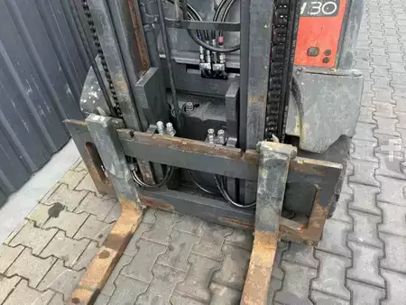 Gázüzemű targoncák 2011  Linde H30T-01 (8)