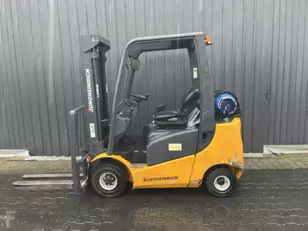 Treibgasstapler 2010  Jungheinrich TFG320 (2)
