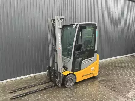 3-wiel elektrische heftrucks 2020  Jungheinrich EFG213 (1)