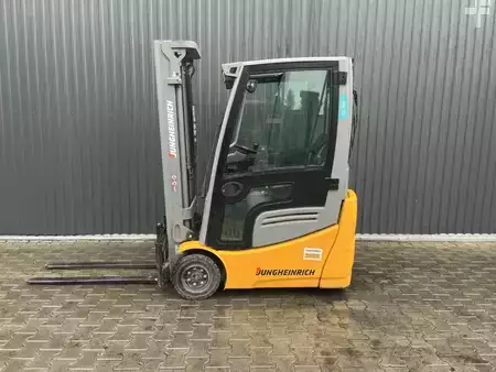 3-wiel elektrische heftrucks 2020  Jungheinrich EFG213 (2)