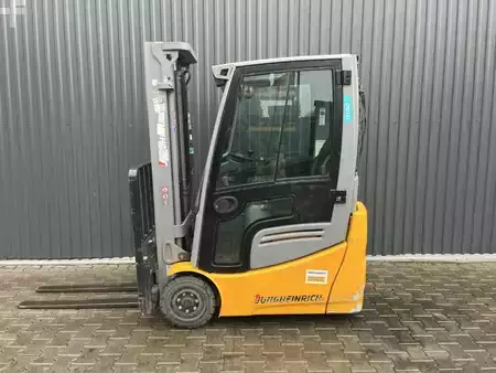 3-wiel elektrische heftrucks 2020  Jungheinrich EFG213 (2)