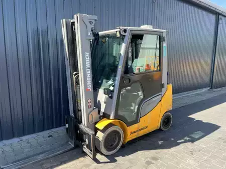 Empilhador a gás 2019  Jungheinrich TFG316s (1)