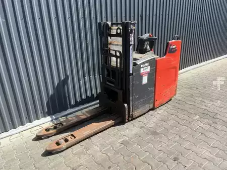 Stackers Stand-on 2022  Linde D10FP (1)