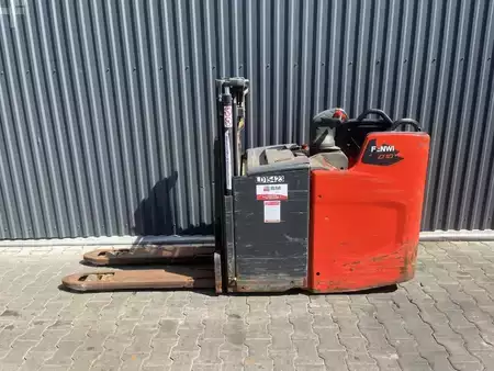 Stackers Stand-on 2022  Linde D10FP (2)