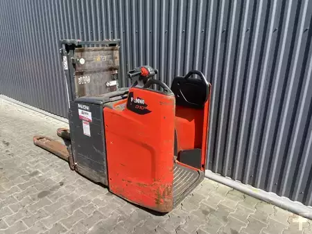 Stackers Stand-on 2022  Linde D10FP (3)