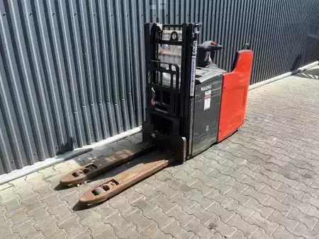 Stackers Stand-on 2022  Linde D10FP (1)