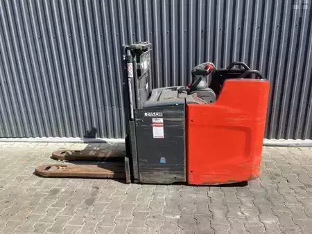 Stackers Stand-on 2022  Linde D10FP (2)
