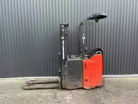 Stacker de condutor em pé 2020  Linde D12SP (2)