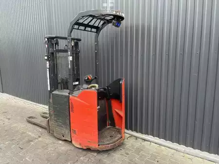 Stacker de condutor em pé 2020  Linde D12SP (3)