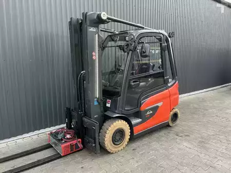 Chariots électriques à 4 roues 2022  Linde E30-01 (1)