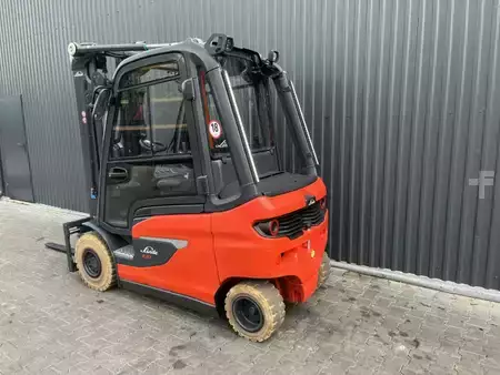 Chariots électriques à 4 roues 2022  Linde E30-01 (3)
