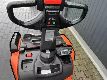 Porta-paletes elétrico 2019  BT LPE200 (7)