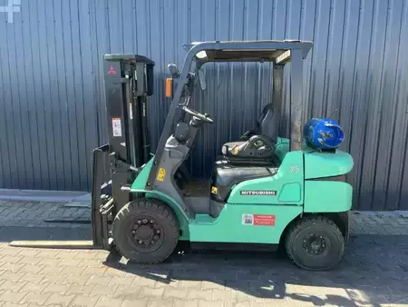 Gázüzemű targoncák 2007  Mitsubishi FG25NT (2)