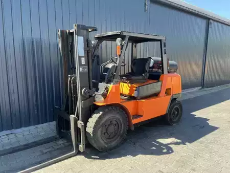 LPG heftrucks 2005  Nissan F04G35T (1)