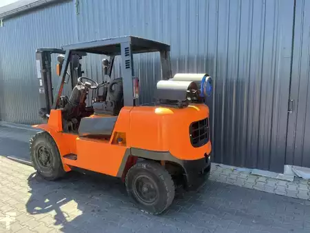LPG heftrucks 2005  Nissan F04G35T (3)