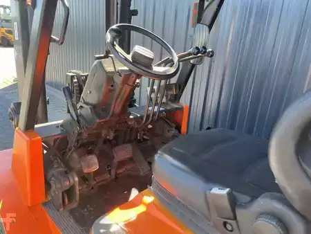 LPG heftrucks 2005  Nissan F04G35T (8)