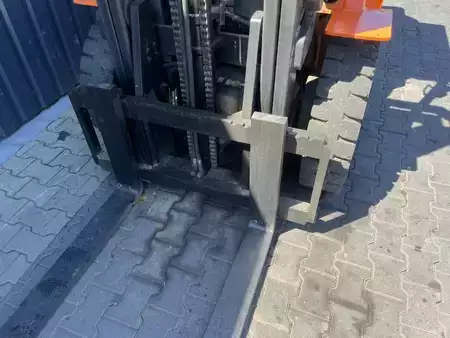 LPG heftrucks 2005  Nissan F04G35T (9)