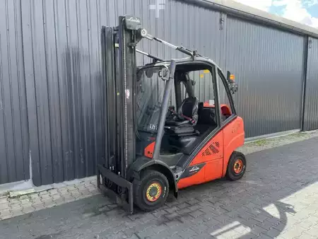 Wózki gazowe 2018  Linde H25T-02 (1)
