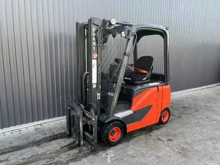 Elektromos 4 kerekű 2011  Linde E20PH-01 (1)