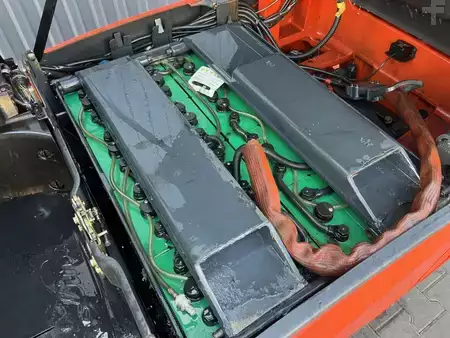 Elektromos 4 kerekű 2011  Linde E20PH-01 (6)