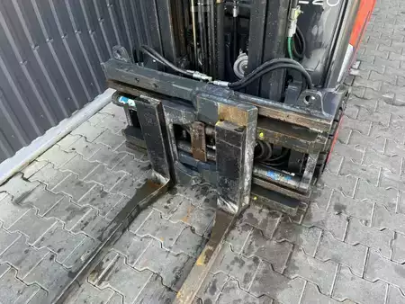 Elektromos 4 kerekű 2011  Linde E20PH-01 (9)