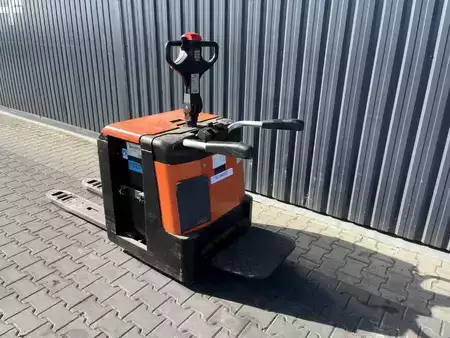 Elektromos emelőkocsik 2010  BT LPE240 (3)