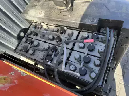 Elektromos emelőkocsik 2010  BT LPE240 (5)