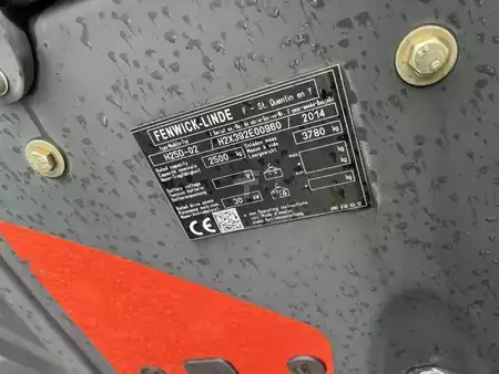 Wózki widłowe diesel 2014  Linde H25D-02 (4)