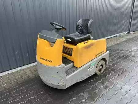 Traktor 2020  Jungheinrich EZS570 (1)