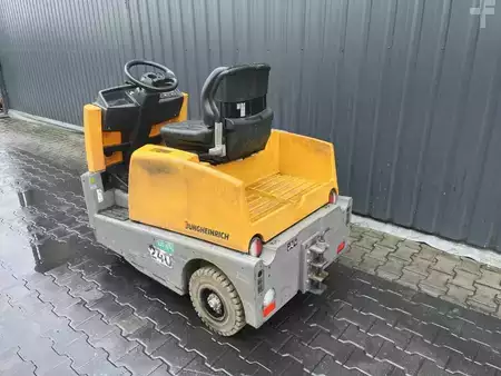 Traktor 2020  Jungheinrich EZS570 (3)