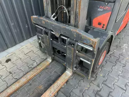 Wózki gazowe  Linde H25T-02 (9)