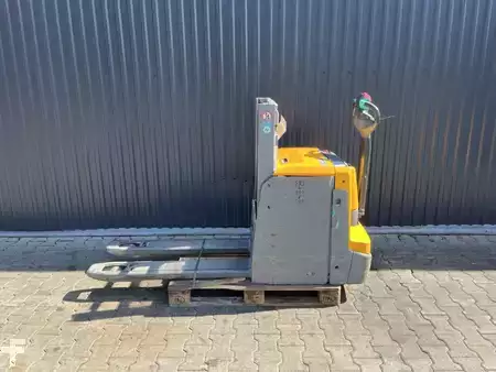 Hochhubwagen 2020  Jungheinrich EJD222 (2)