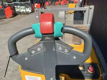 Hochhubwagen 2020  Jungheinrich EJD222 (7)