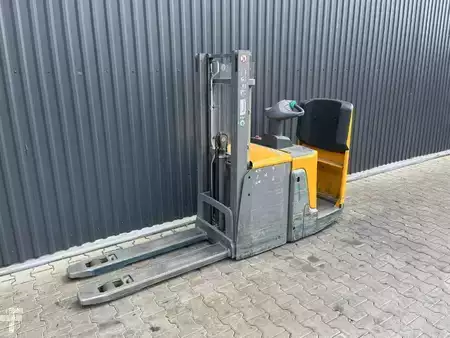 Wózki z platformą operatora 2018  Jungheinrich ERD120 (1)