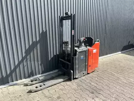Stacker stå på 2019  Linde D12SP (1)