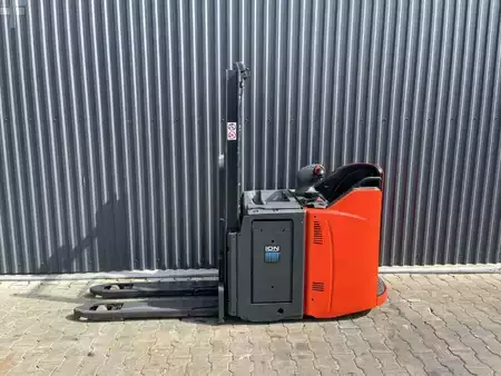 Stacker stå på 2019  Linde D12SP (2)