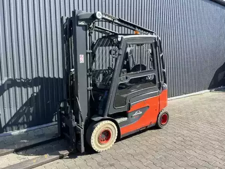 Elektryczne 4-kołowe  Linde E25-01 (1)