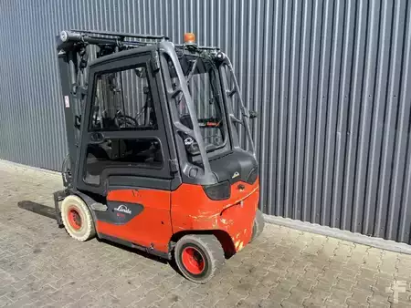 Elektryczne 4-kołowe  Linde E25-01 (3)