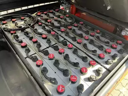 Elektryczne 4-kołowe  Linde E25-01 (8)