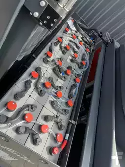 Carretilla retráctil 2022  Linde R14 (7)