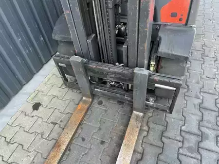 Wózki gazowe  Linde H25T-02 (10)