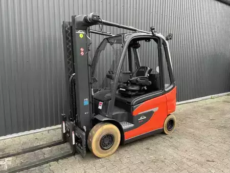 4-wiel elektrische heftrucks 2022  Linde E25-01 (1)