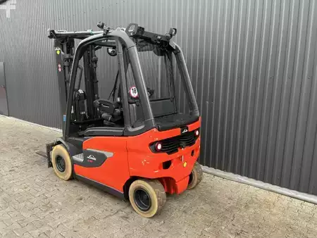 4-wiel elektrische heftrucks 2022  Linde E25-01 (3)