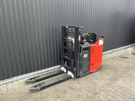 Stoccatori uomo a piedi 2021  Linde D12SP (1)