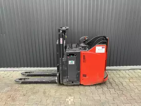 Stoccatori uomo a piedi 2021  Linde D12SP (2)