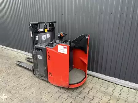 Stoccatori uomo a piedi 2021  Linde D12SP (3)