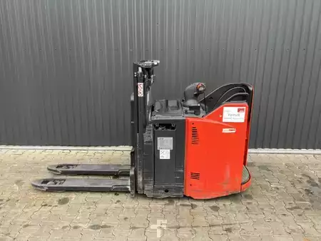 Stoccatori uomo a piedi 2021  Linde D12SP (2)