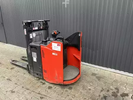 Stoccatori uomo a piedi 2021  Linde D12SP (3)