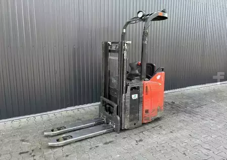 Stoccatori uomo a piedi 2020  Linde D12SP (1)