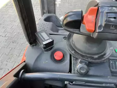 Stoccatori uomo a piedi 2020  Linde D12SP (10)